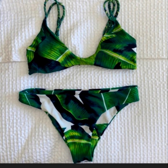 Bikini Set - Picture 1 of 6